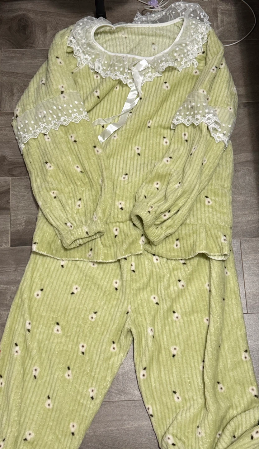 Moving sale✨ Brand New Cozy Fleece Pajama Set - One Size
