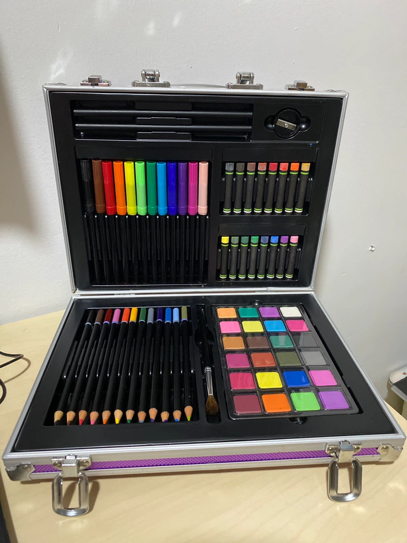 Art supplies set