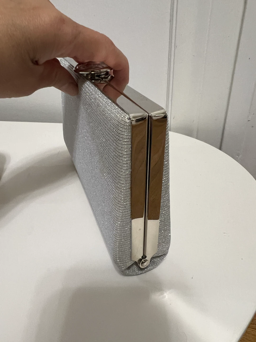 🏈 Le Chateau silver shimmer clutch bag - photo 2
