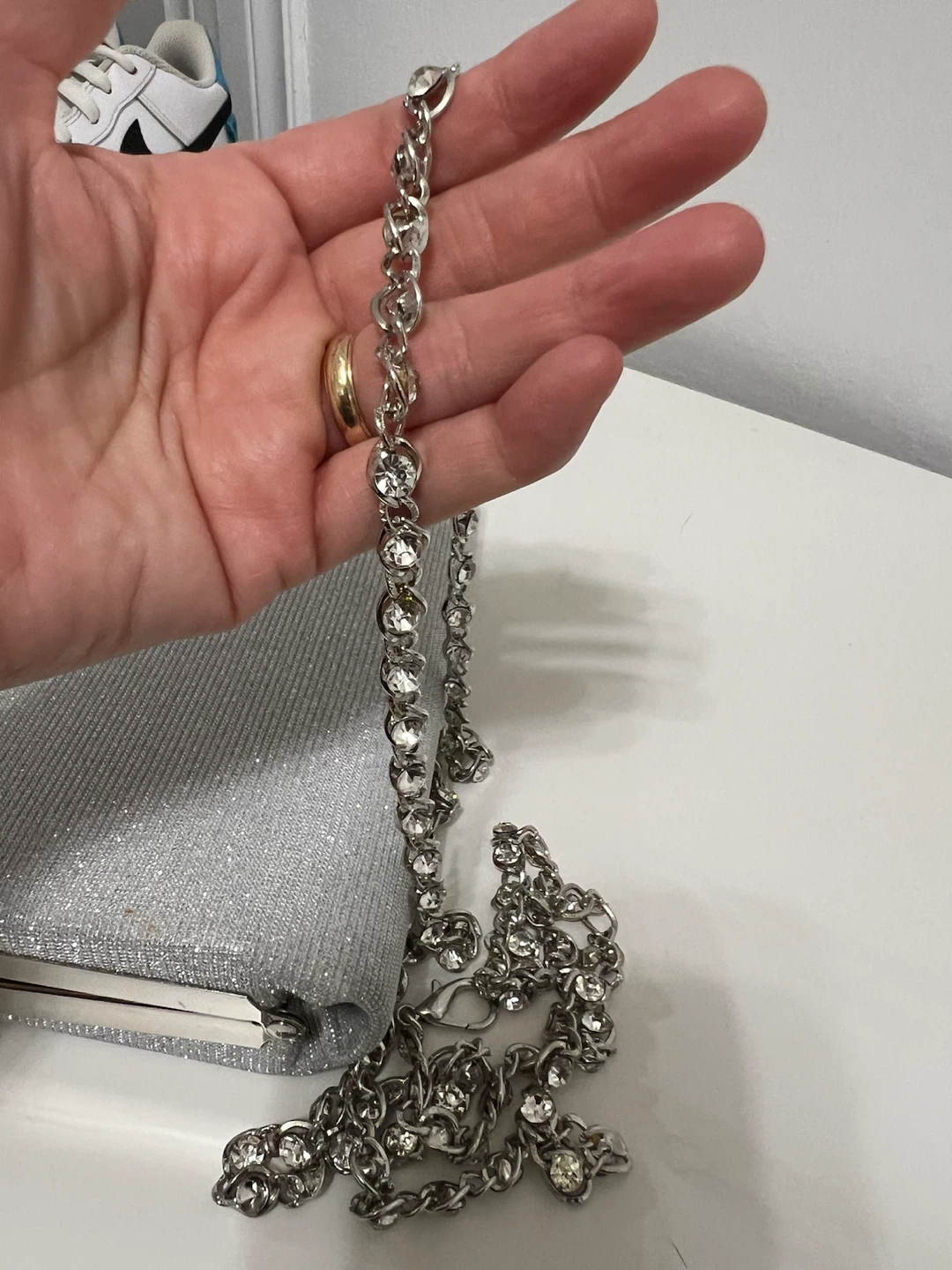 🏈 Le Chateau silver shimmer clutch bag - photo 3