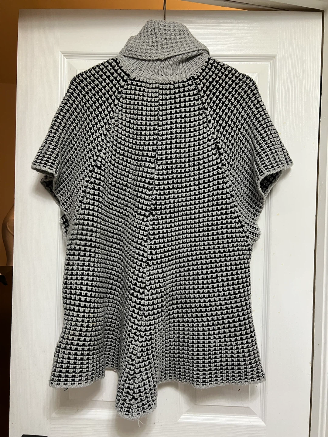 🏈 Black and Grey Knit Poncho - photo 2
