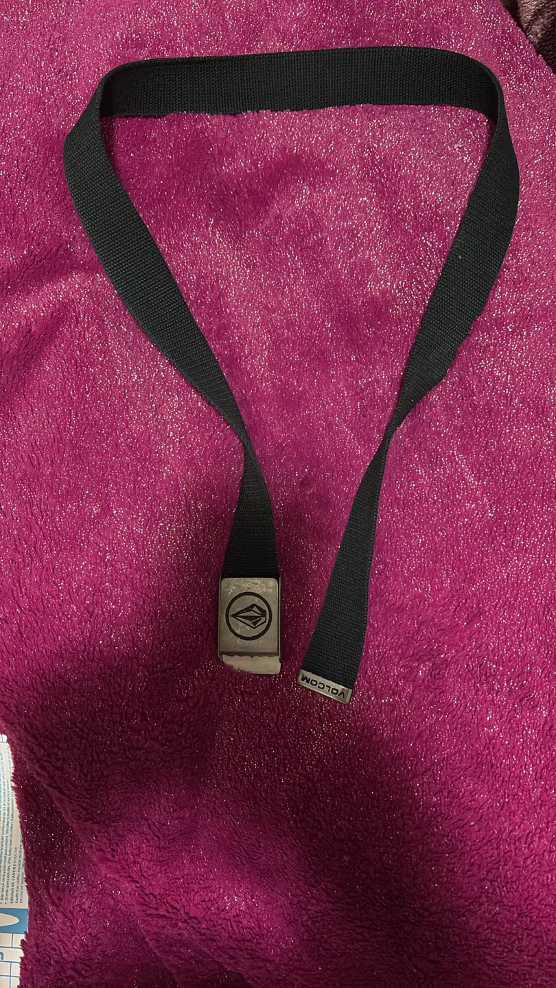 🏈 Volcom black web belt