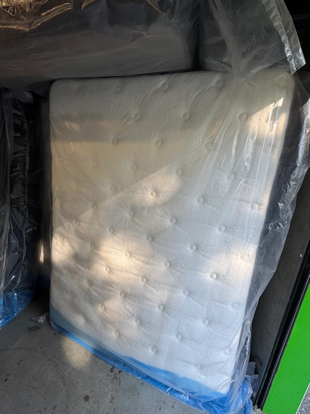 Queen size liquidation sale - photo 2