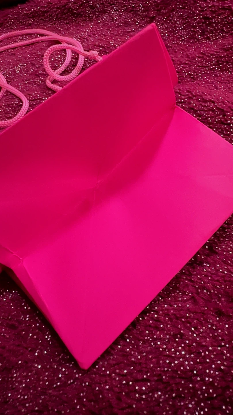 🏈 Bright Pink Decorative Paper Gift Bag - photo 2