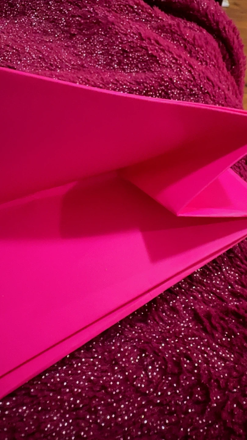 🏈 Bright Pink Decorative Paper Gift Bag - photo 3