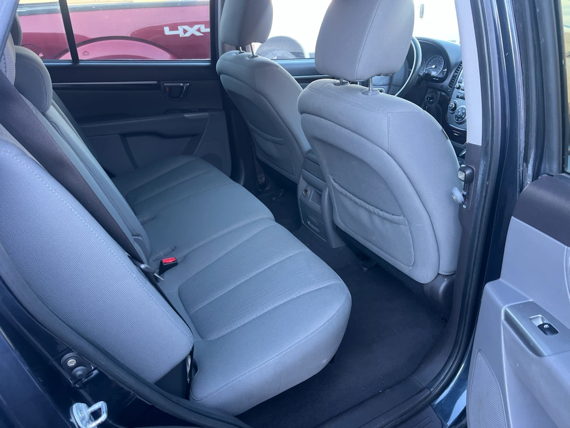 Hyundai Santa Fe SUV - photo 5