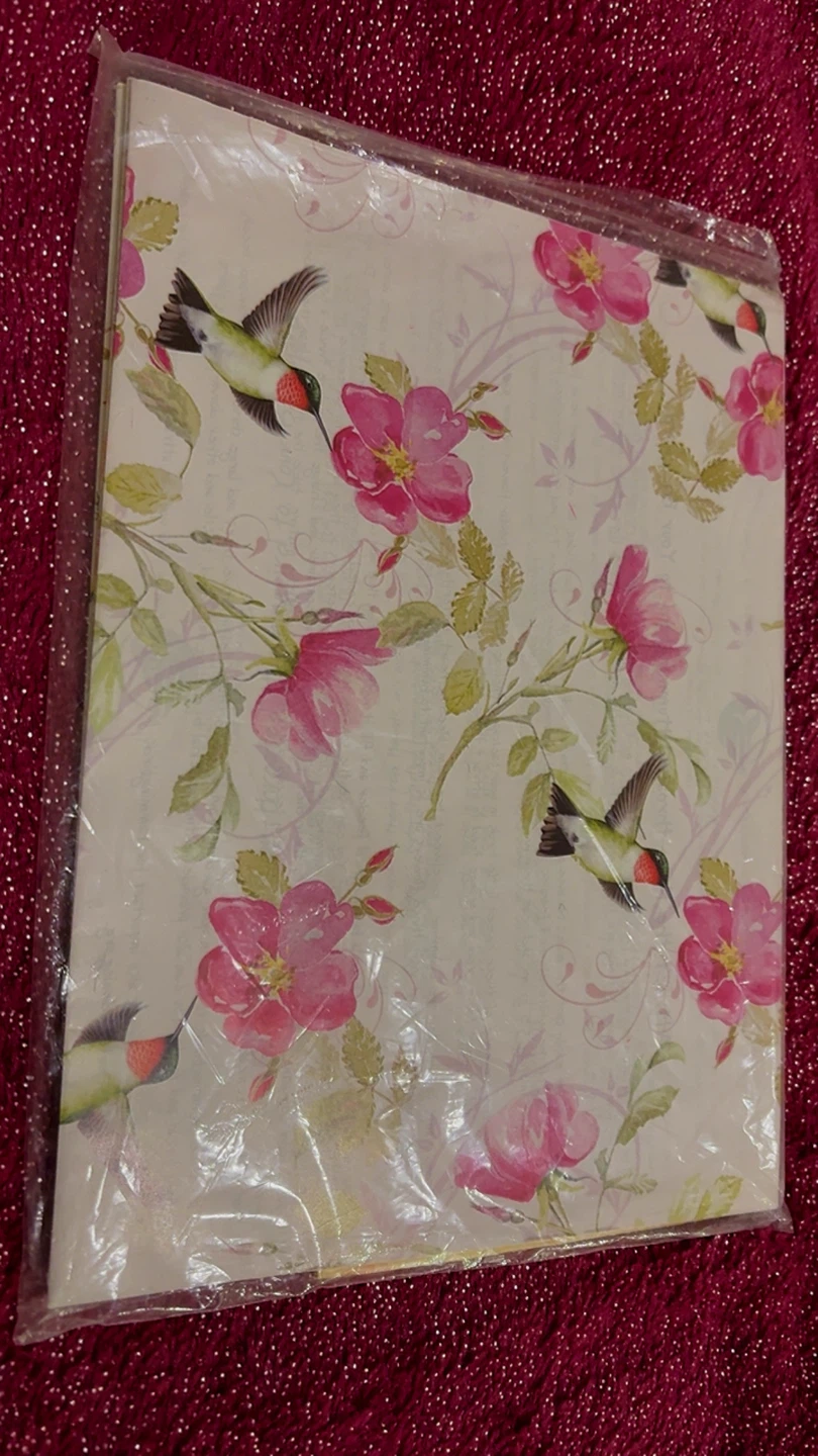🏈 Hummingbird and Floral Pattern Gift Wrap