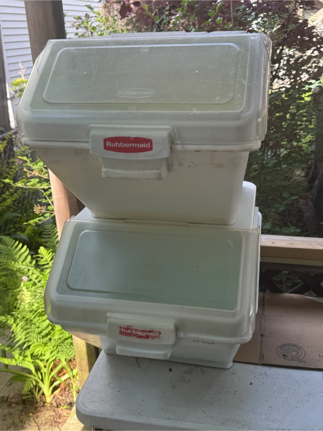 🏈 2 Rubbermaid Stackable Storage Bins - photo 2
