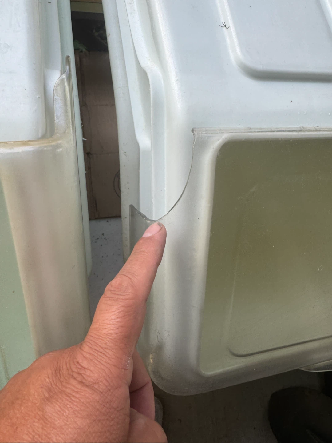 🏈 2 Rubbermaid Stackable Storage Bins - photo 4