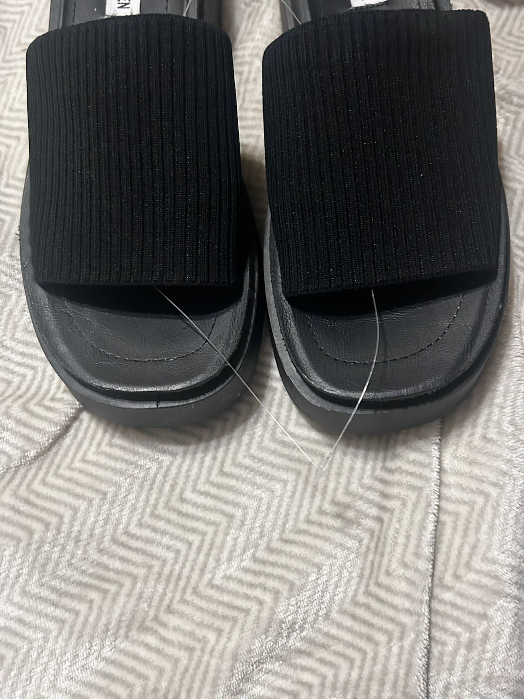Steve Madden black platform slides - photo 4