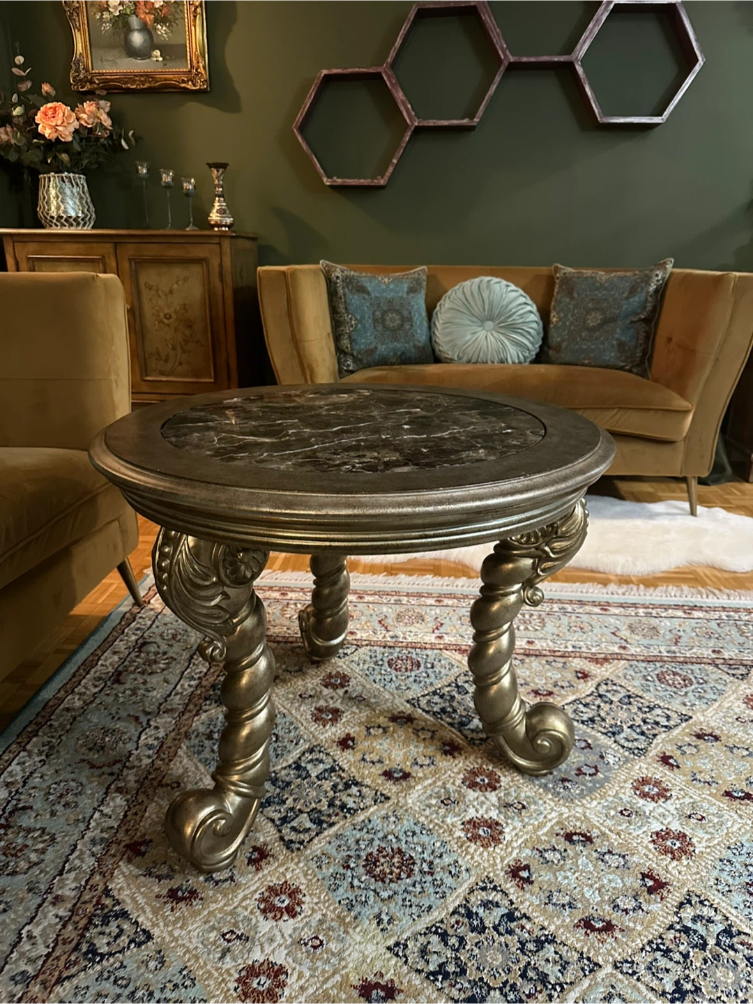 Round marble top side table - photo 3
