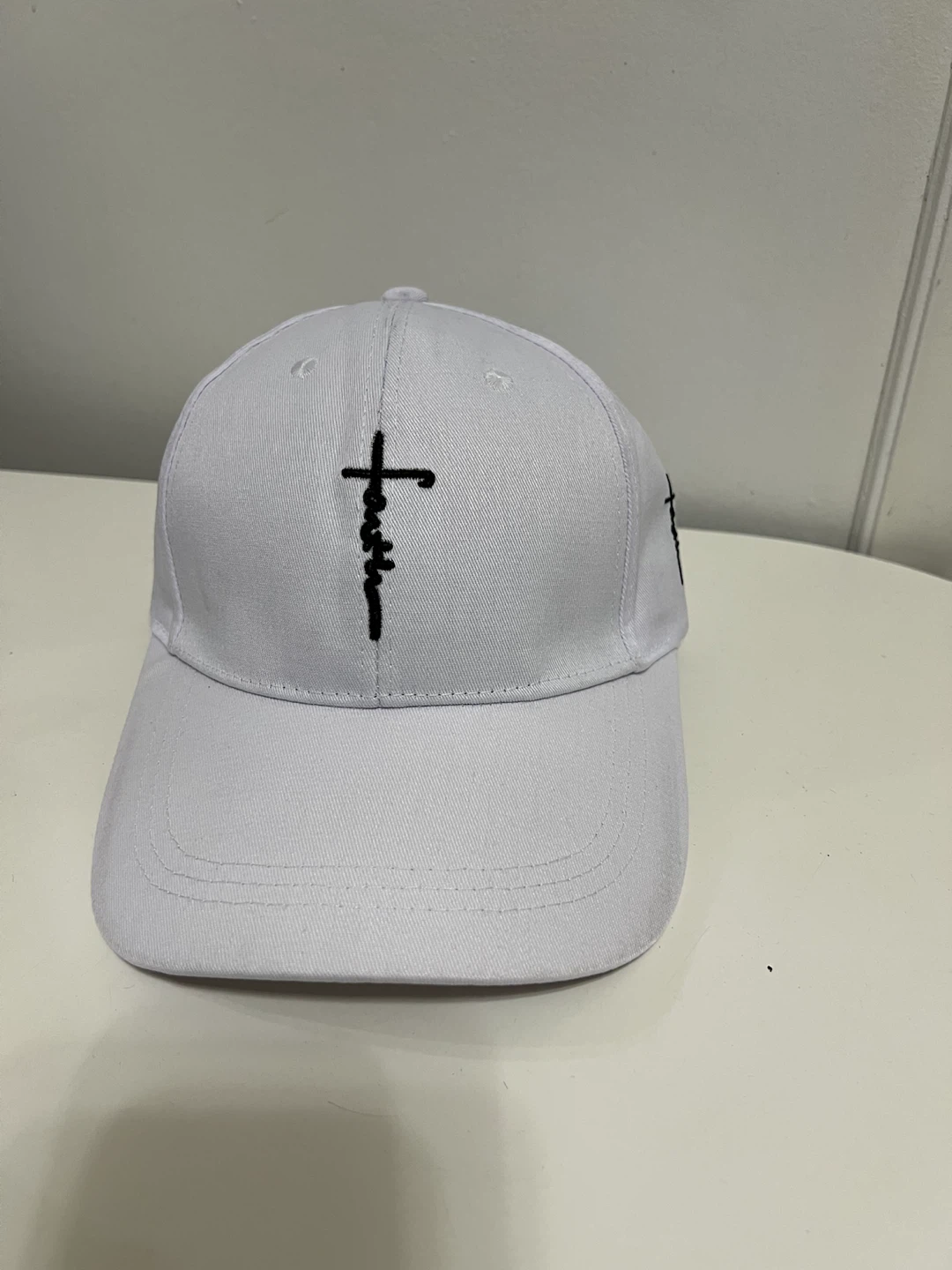 🏈 White Baseball Cap with Faith Embroidery