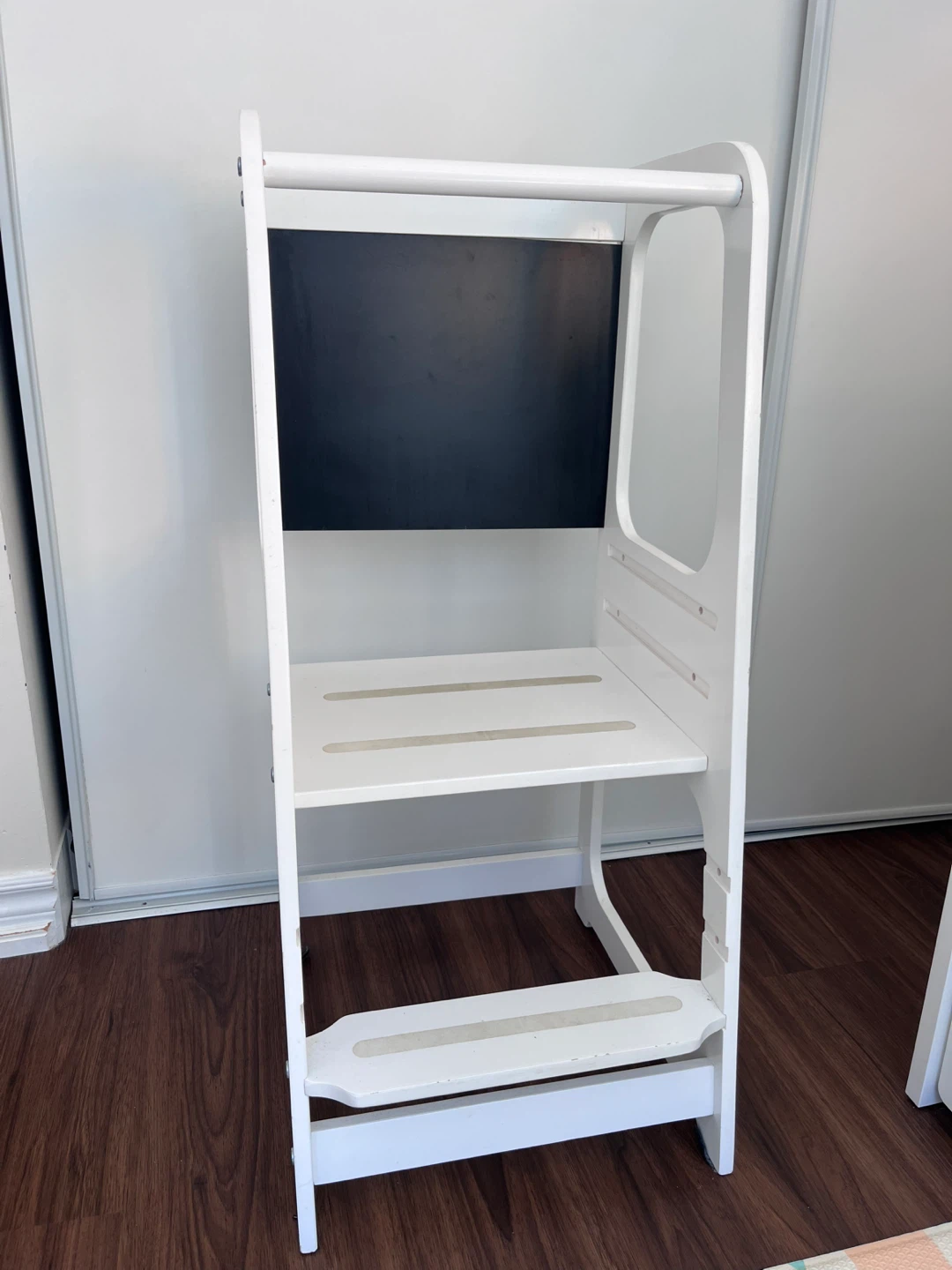 Montessori Toddler Learning Tower with Chalkboard - White 🏈