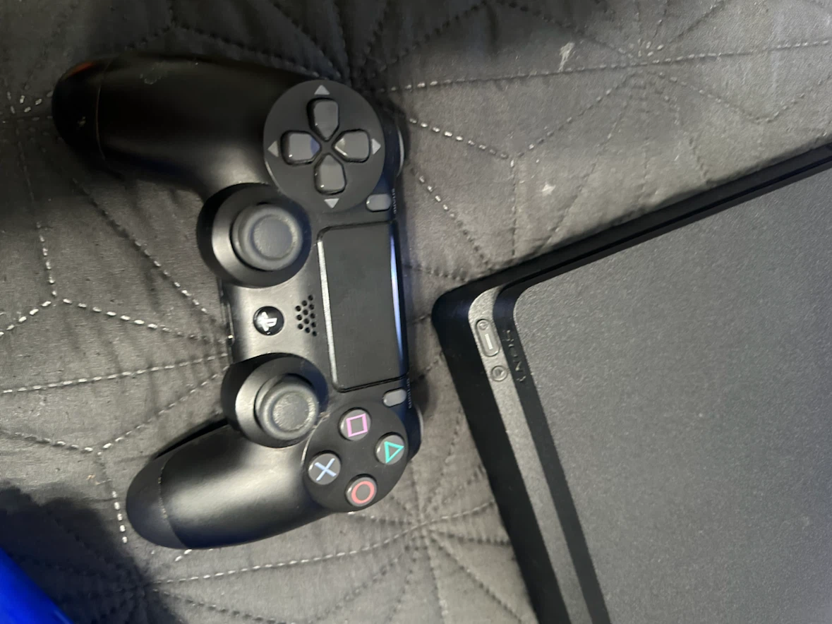 PlayStation 4 Console with 6 Games - photo 3