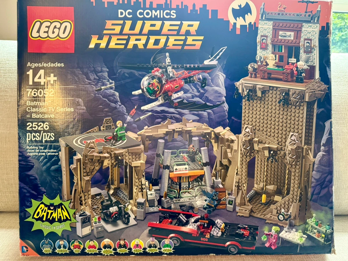 LEGO DC Super Heroes Batman Classic TV Series Batcave 76052