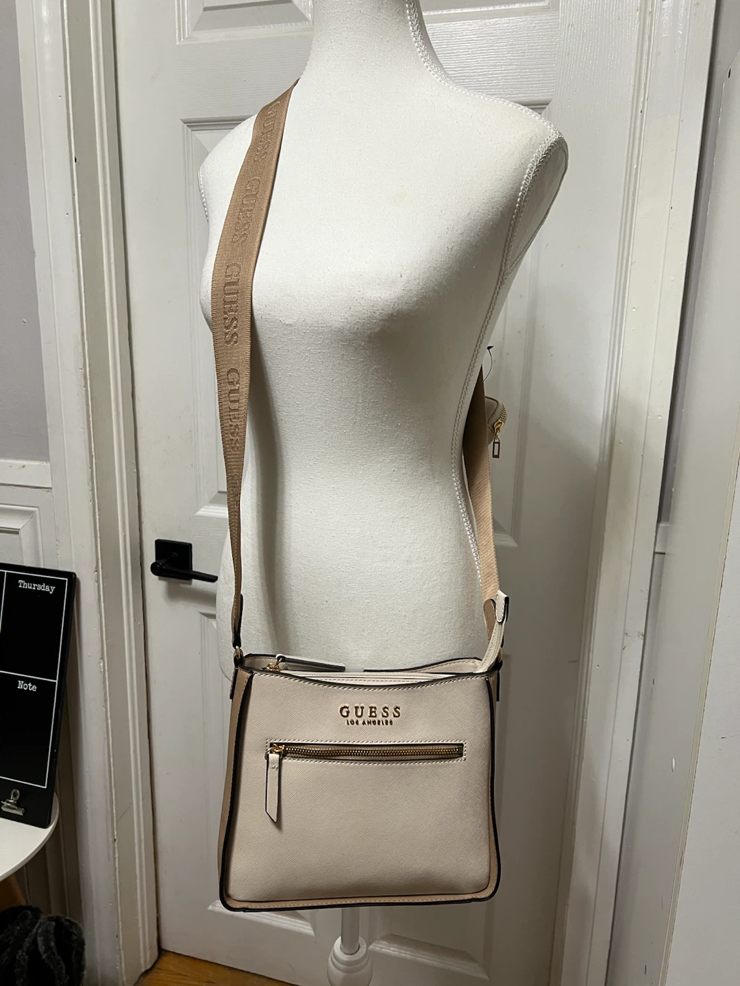 🏈 Brand new Guess Crossbody Bag