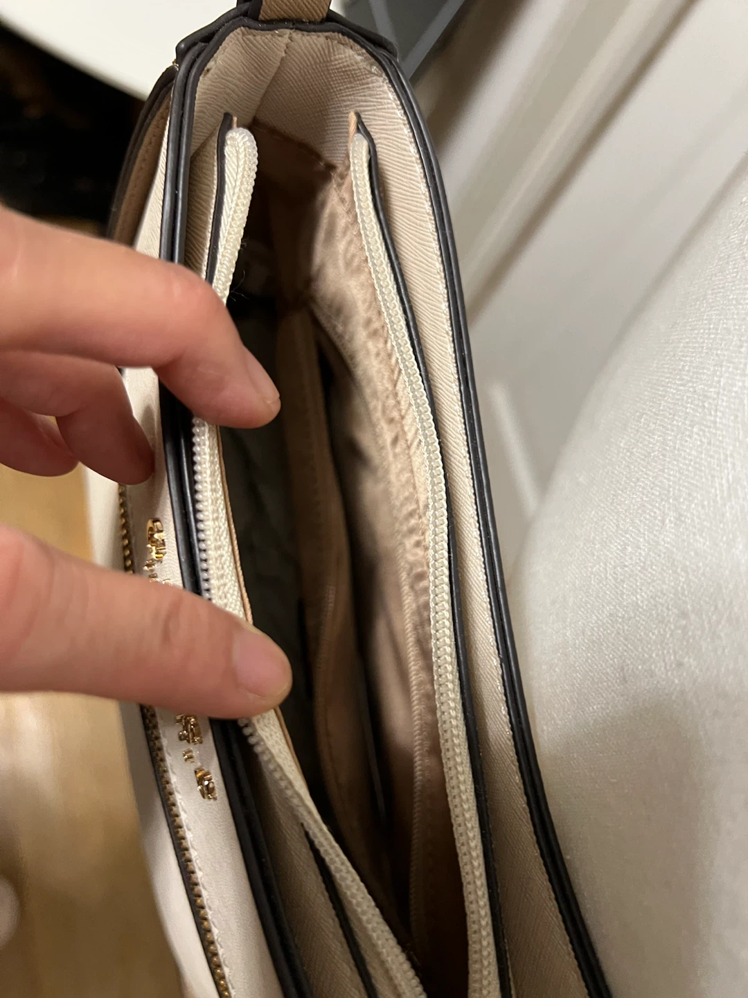 🏈 Brand new Guess Crossbody Bag - photo 4