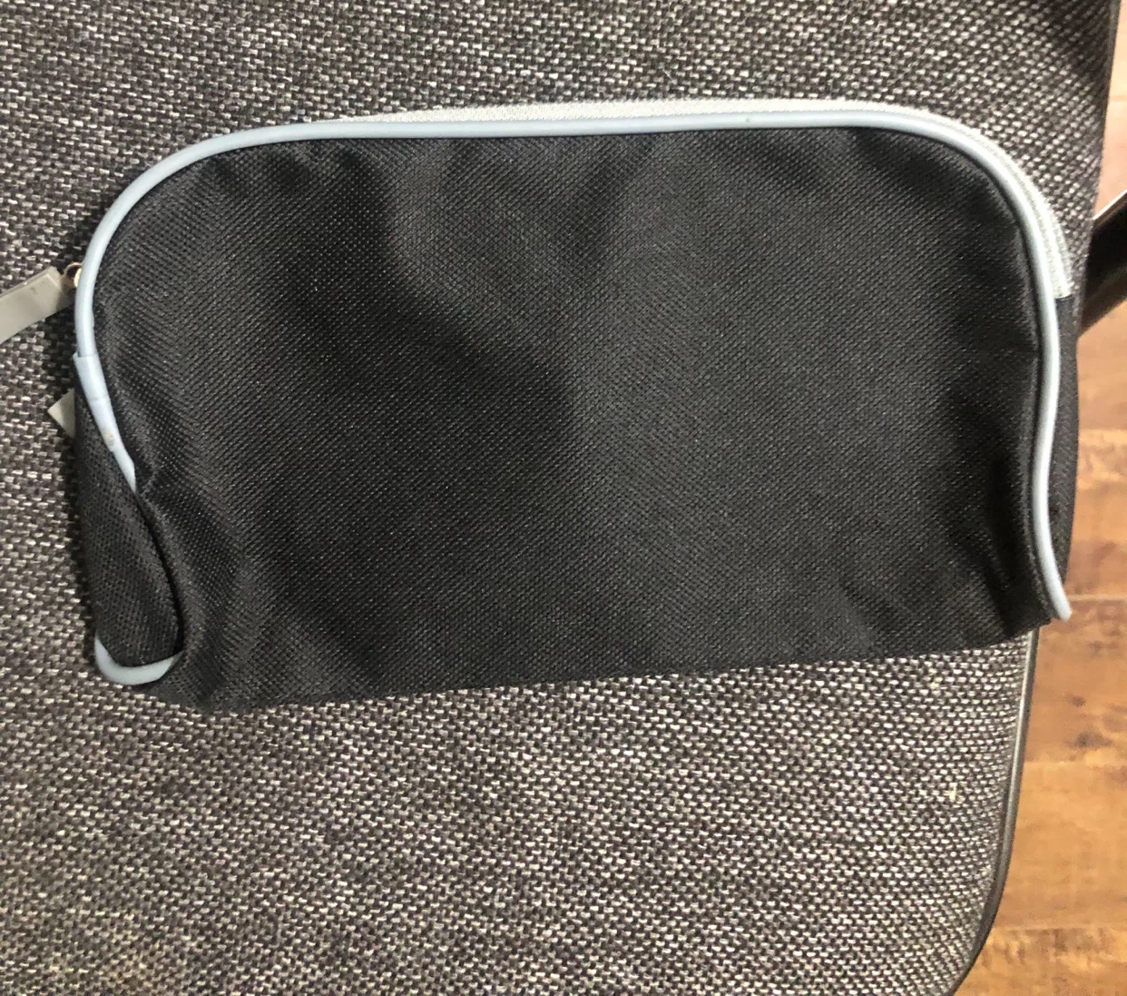 Moda Black Zippered Pouch 🏈 - photo 2