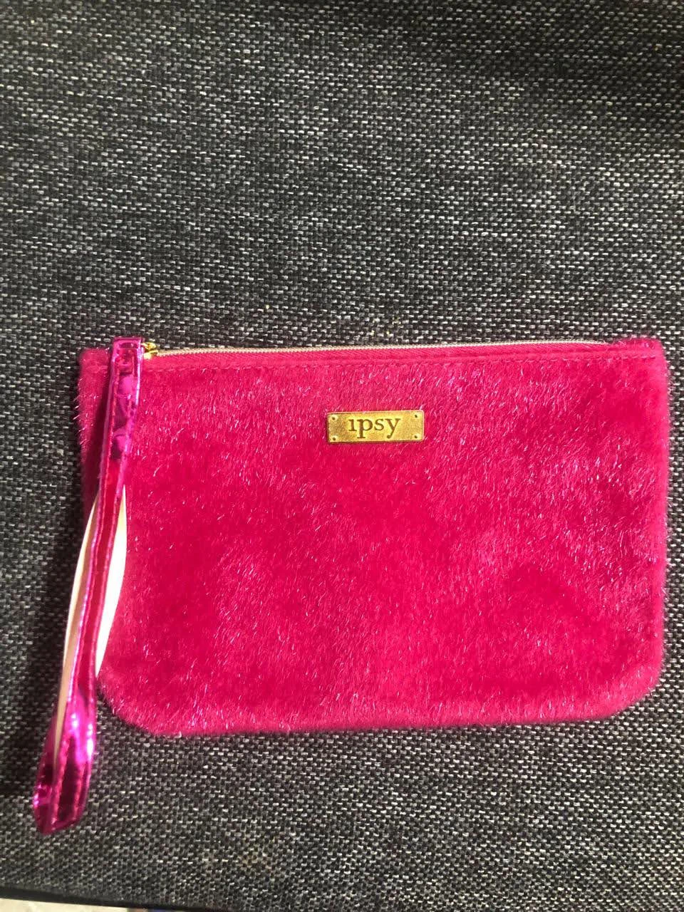 Ipsy 🏈 Fuchsia Faux Fur Wristlet Pouch