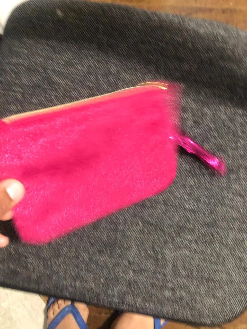 Ipsy 🏈 Fuchsia Faux Fur Wristlet Pouch - photo 2