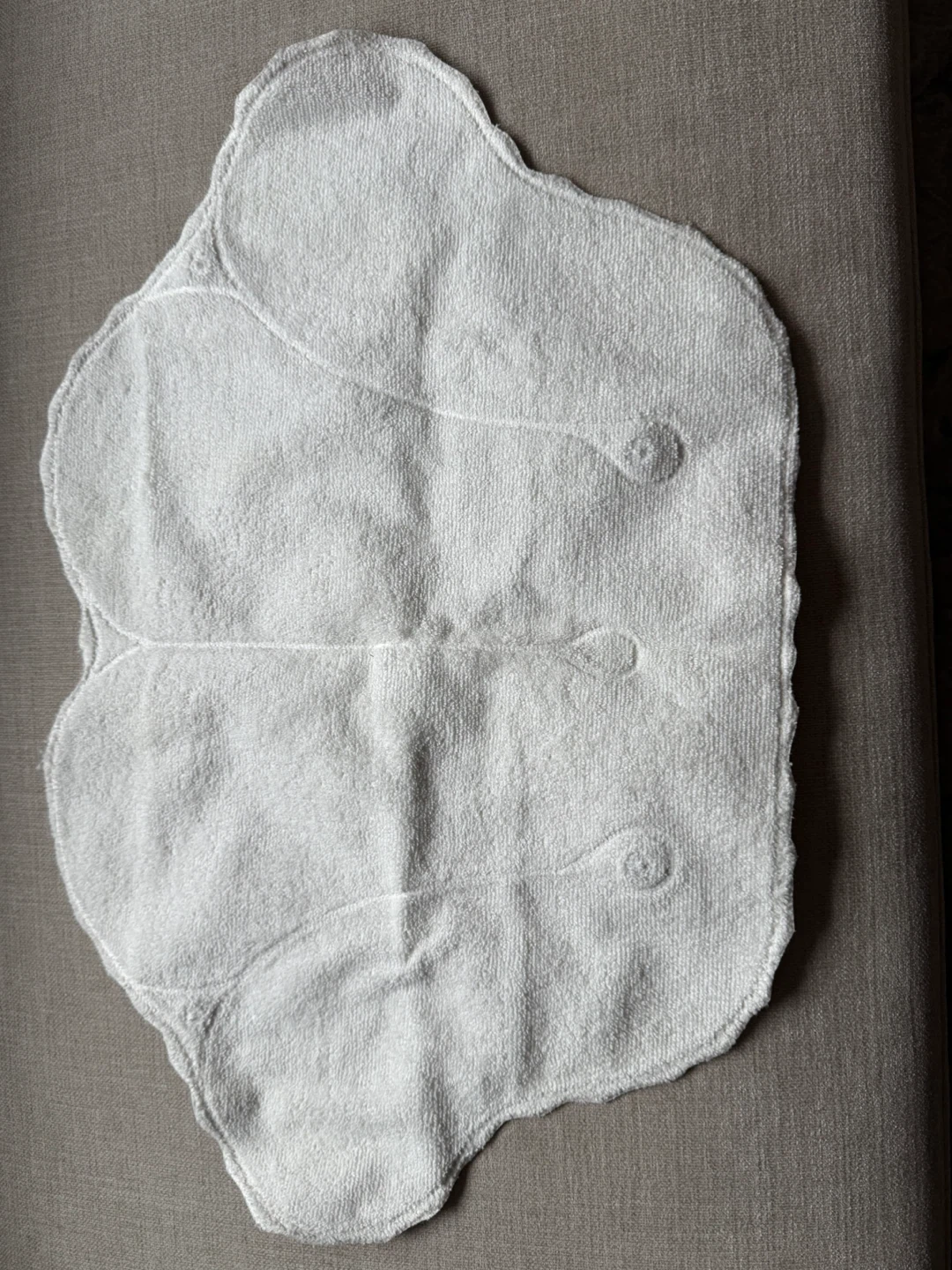 (Unused) White inflatable Bath Pillow with Suction Cups