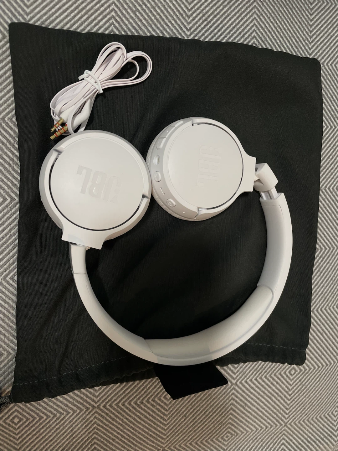 JBL White Wireless On-Ear Headphones