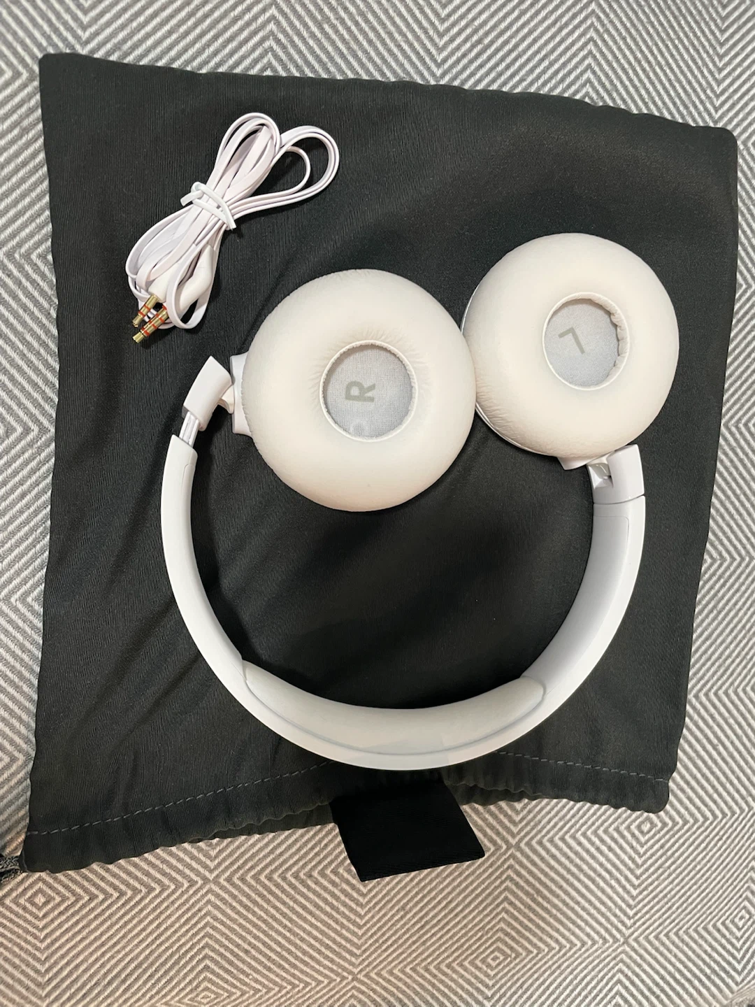 JBL White Wireless On-Ear Headphones - photo 2