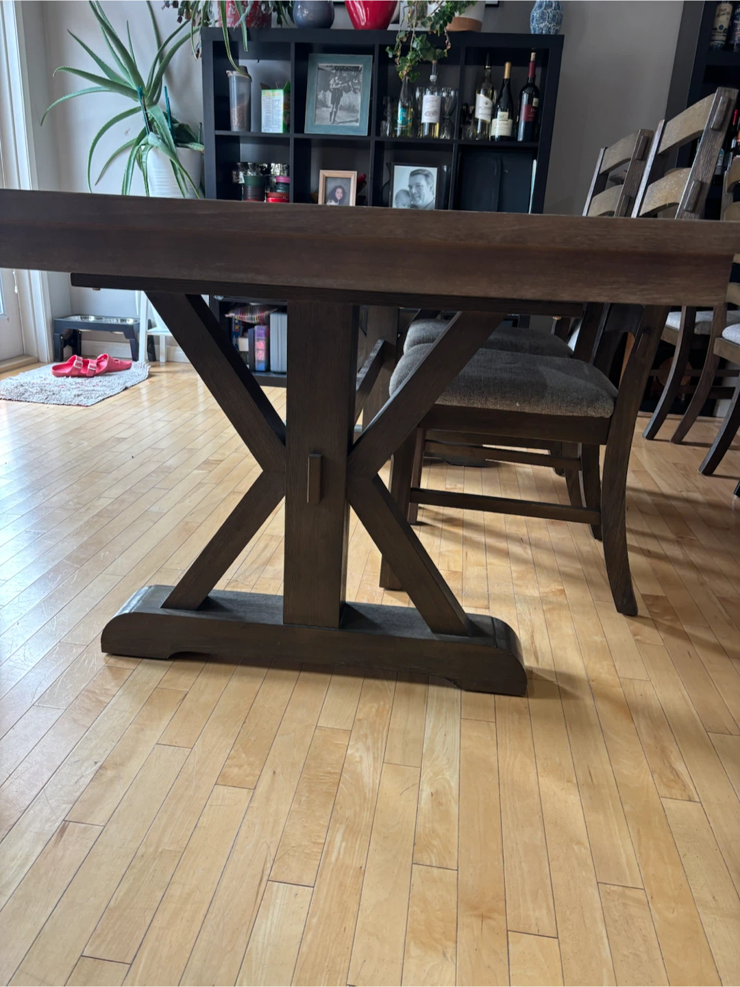 Dining Table x 8 Chairs - photo 2