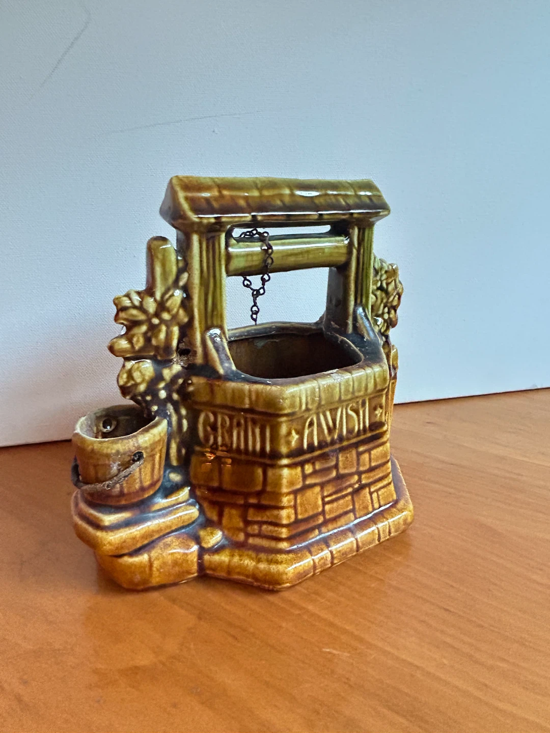 1950’s Ceramic Wishing Well Planter - photo 4