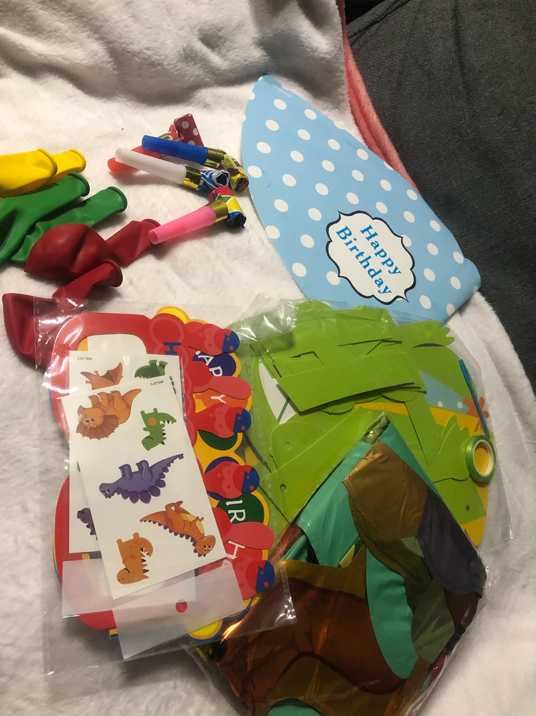 New-Dinosaur Themed Birthday Party Supplies Kit - photo 3