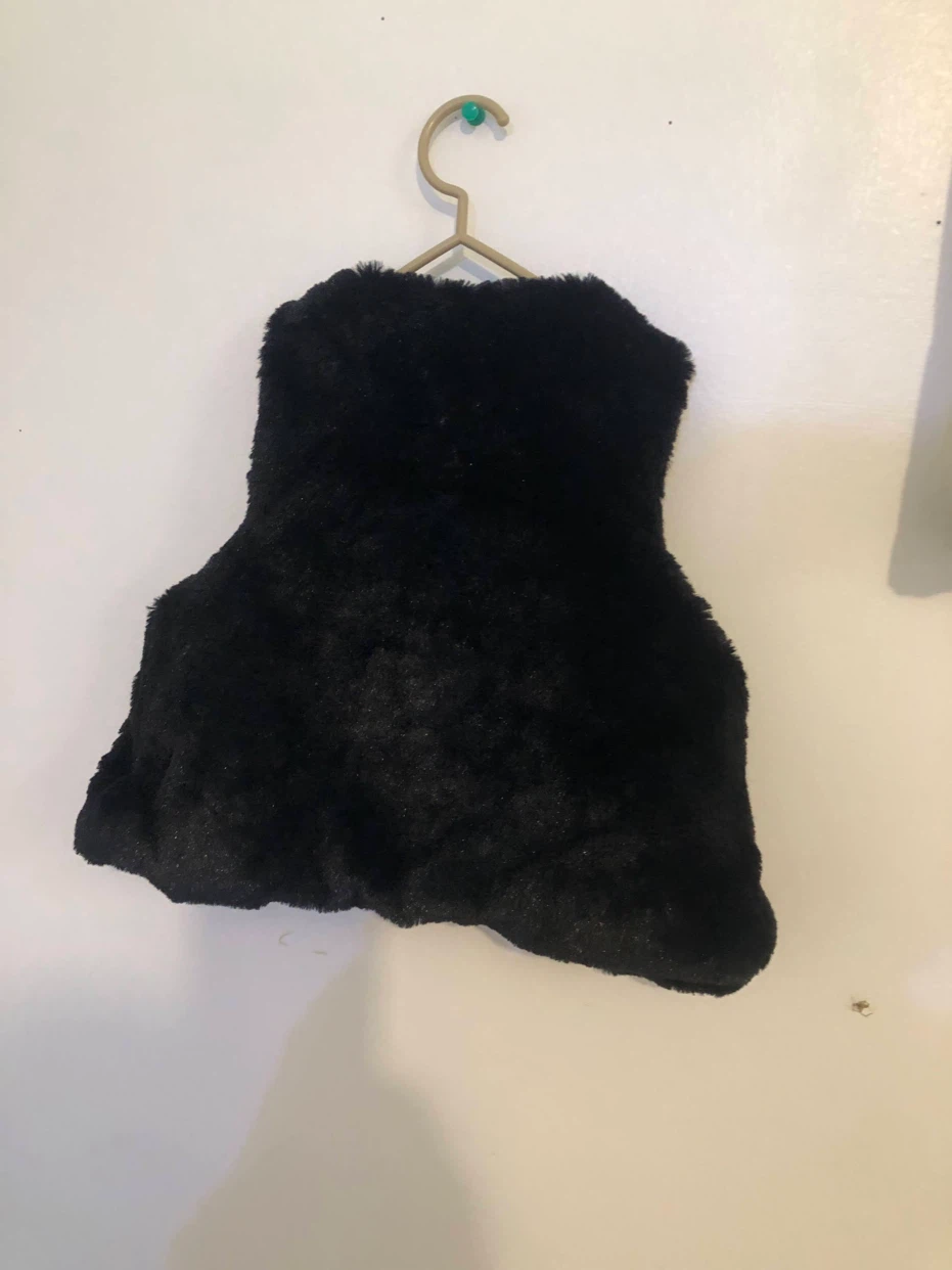 Calvin 🏈 Klein Jeans Black Faux Fur Vest Size 3 - photo 3