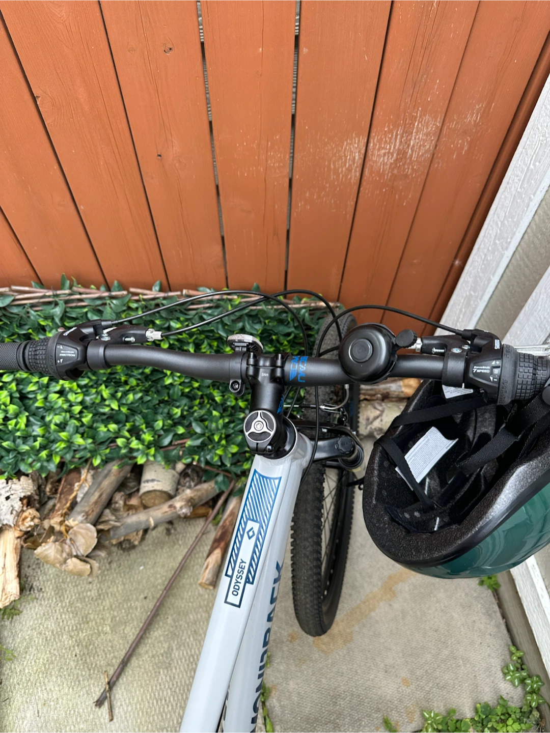 21 speed Diamondback Odyssey Mountain Bike - photo 2