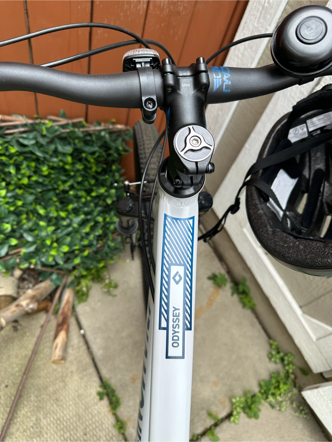 21 speed Diamondback Odyssey Mountain Bike - photo 5