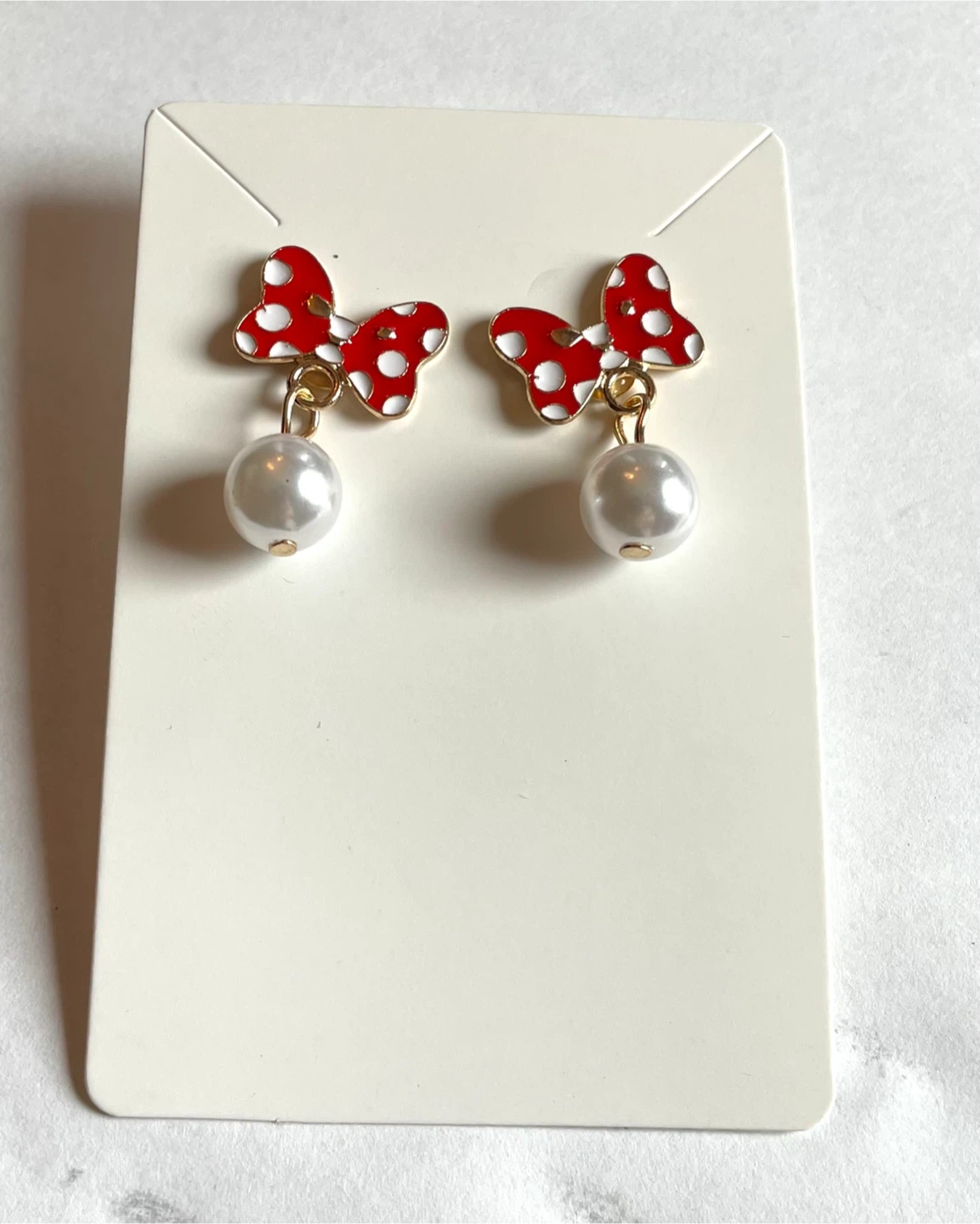 Brand New DISNEY Minnie Mouse with Hanging Pearl Earrings