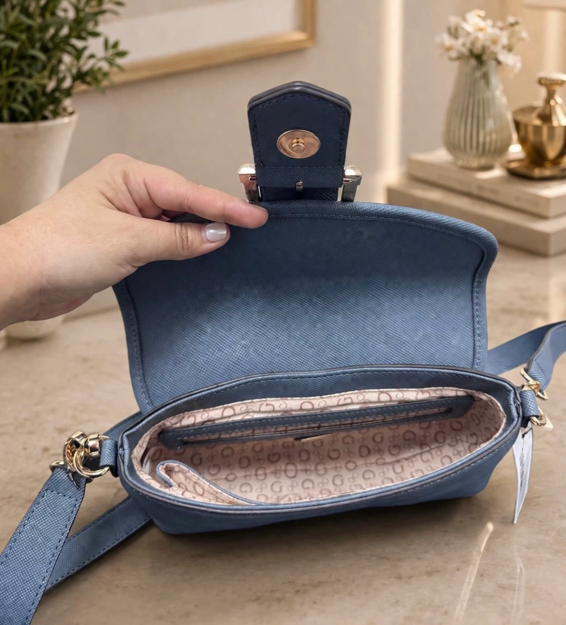 GUESS Los Angeles Blue Crossbody Bag - photo 4