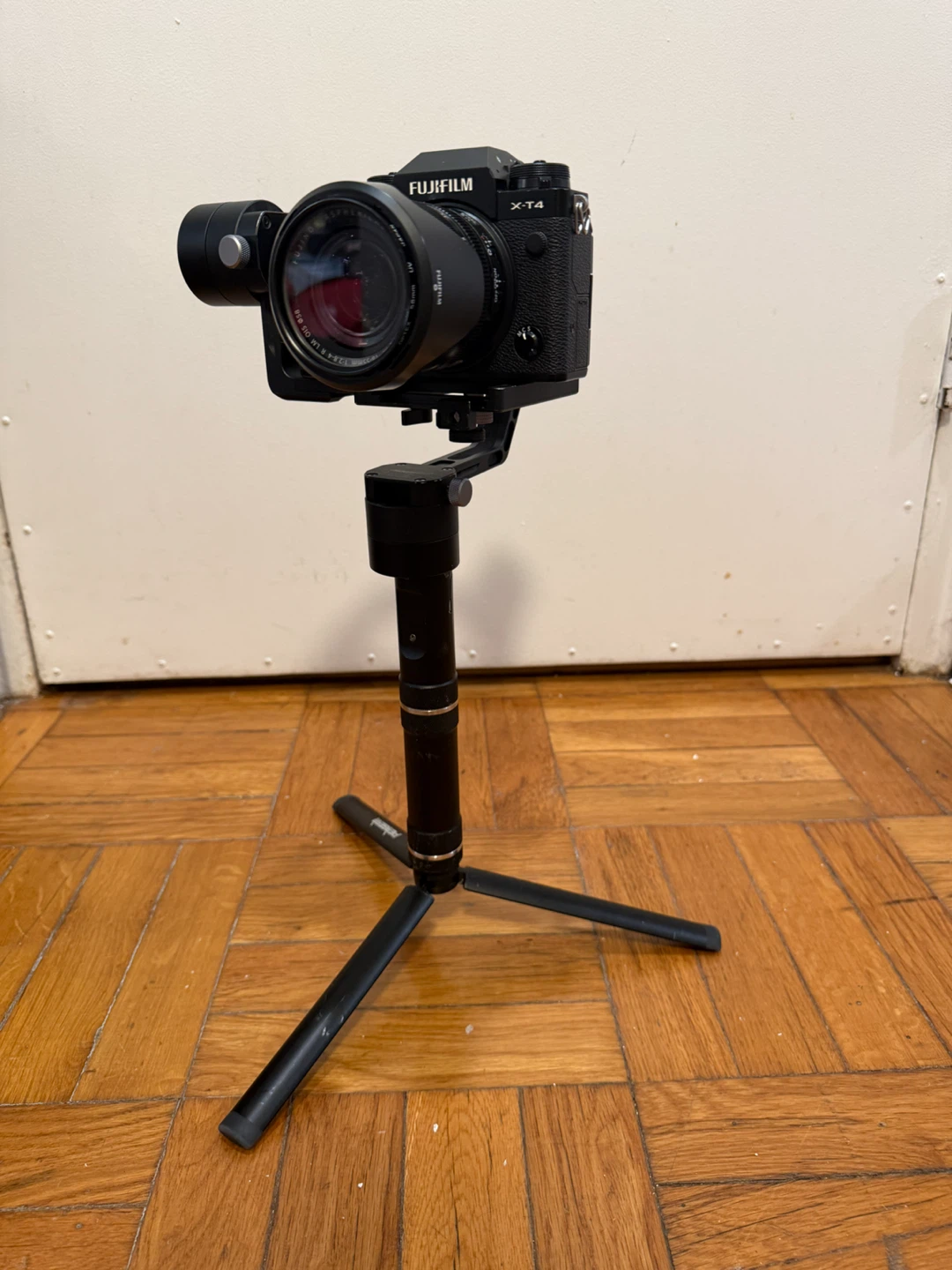 Zhiyun Crane V2 Gimbal Kit + mini tripod + handheld grip