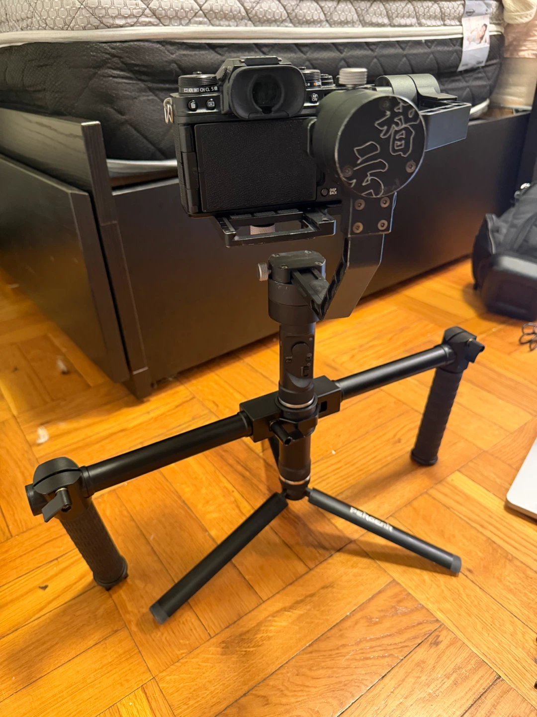 Zhiyun Crane V2 Gimbal Kit + mini tripod + handheld grip - photo 2