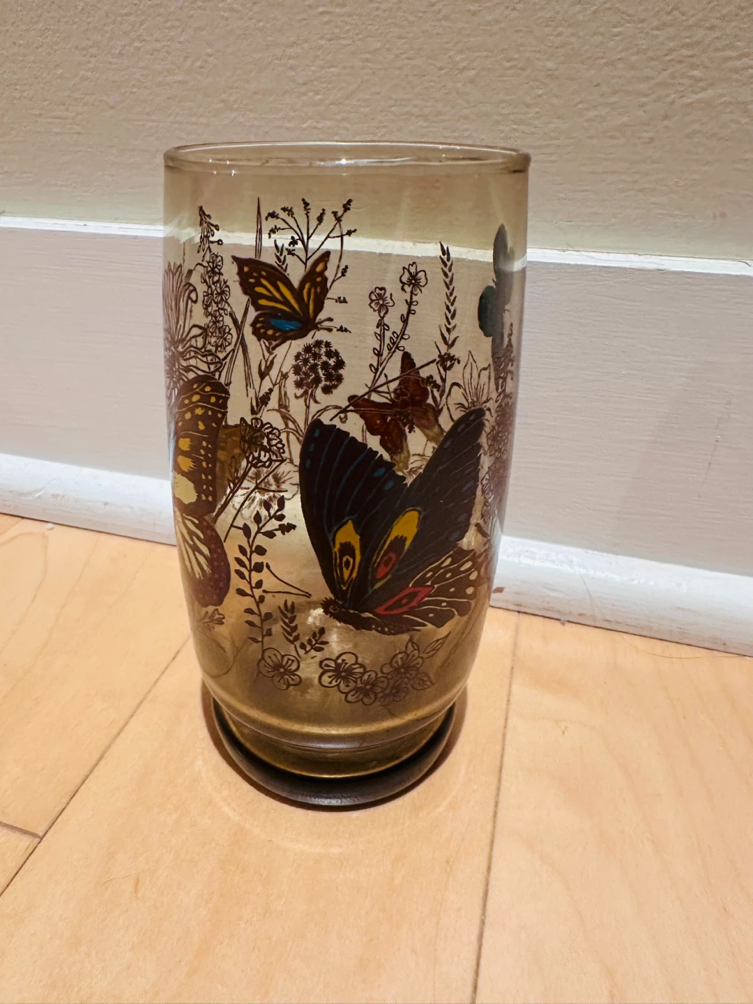 🏈 Vintage Glass Vase