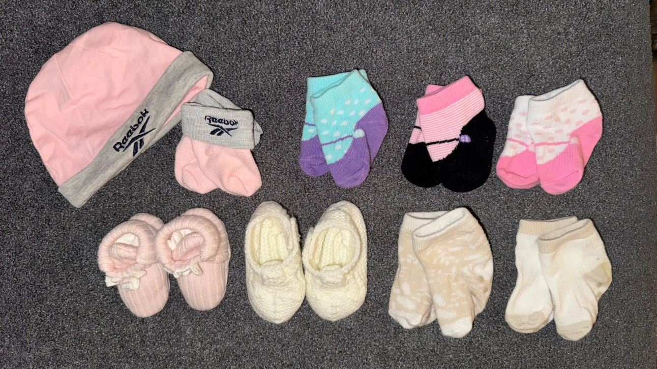 Newborn Baby Accessories Lot – Hats, Socks & Mittens