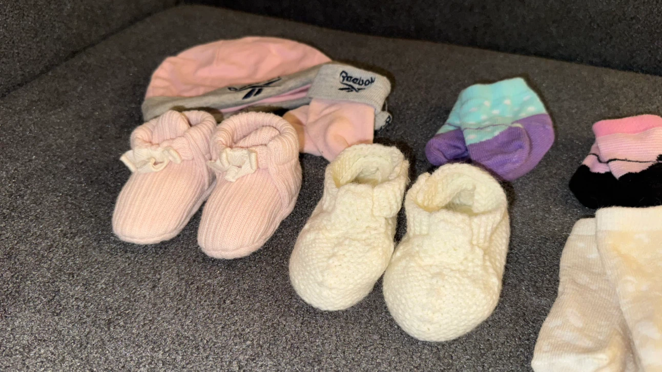 Newborn Baby Accessories Lot – Hats, Socks & Mittens - photo 2