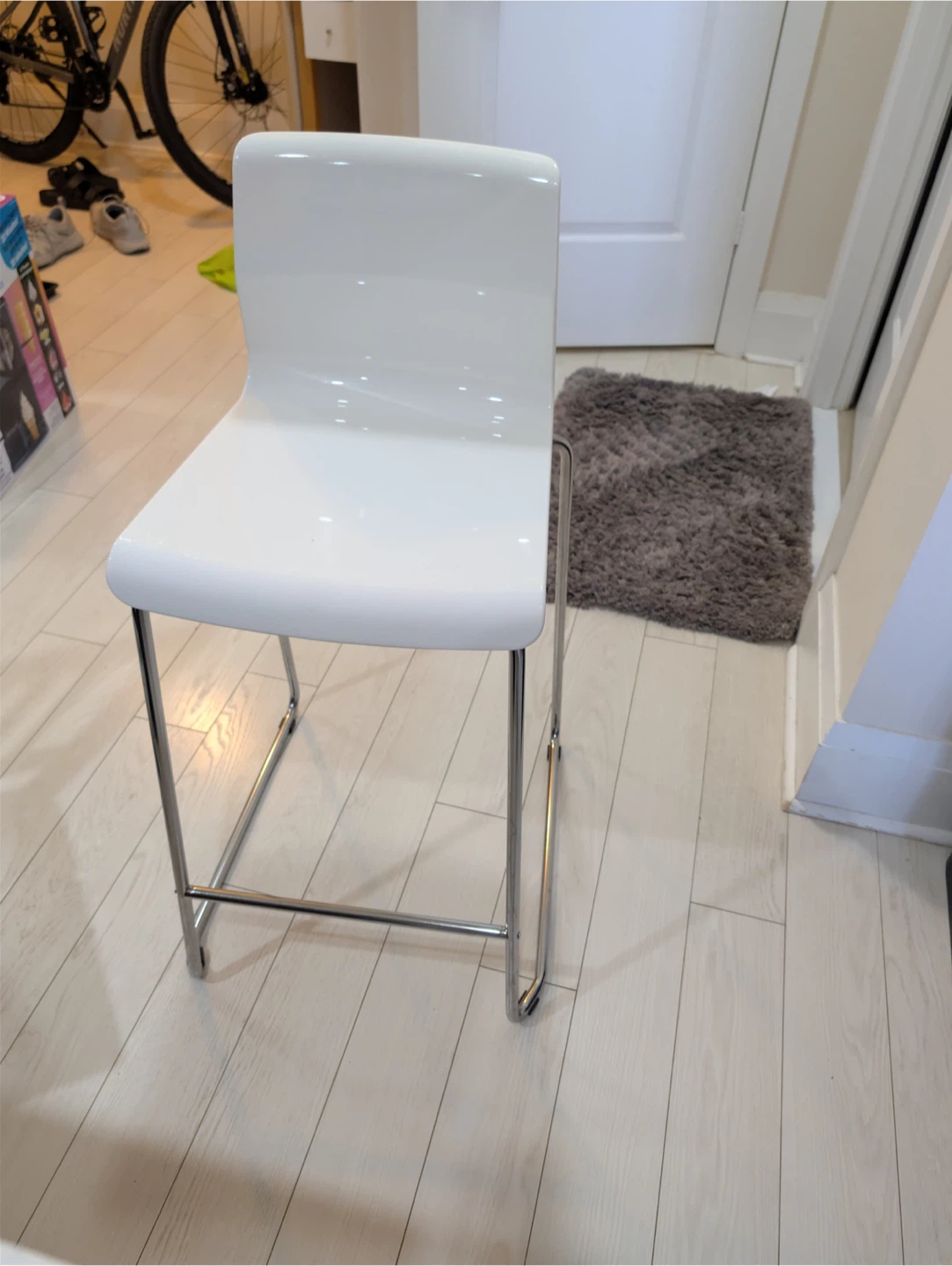 Modern 4 White Bar Stool