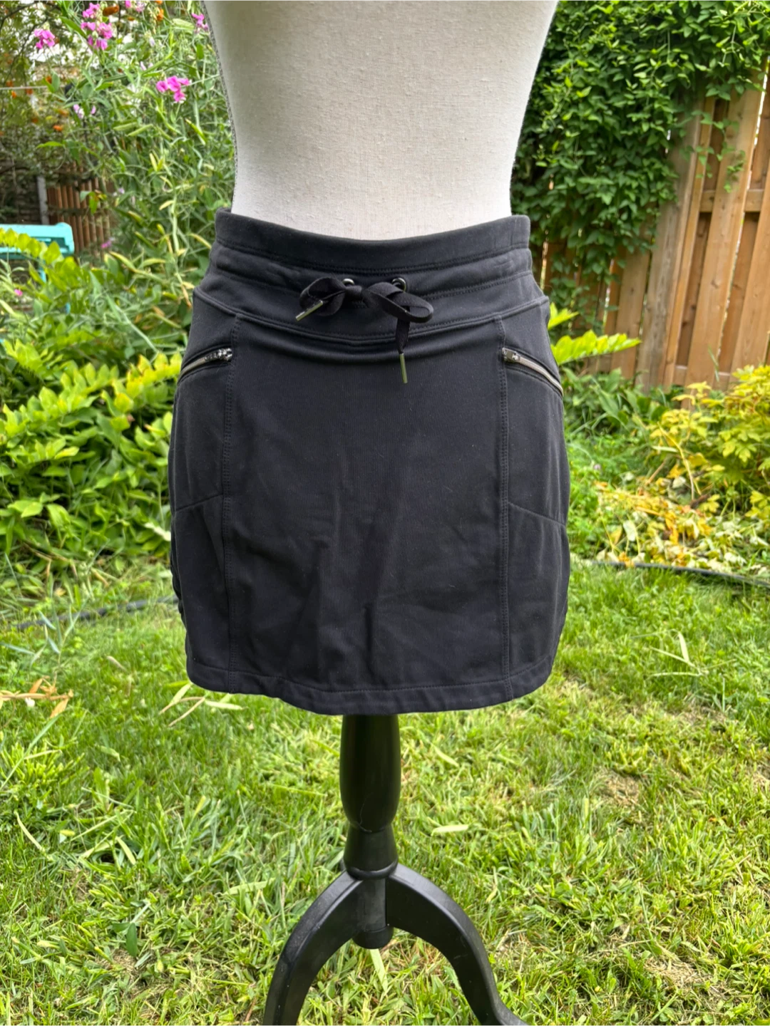 Athleta black athletic skirt XS