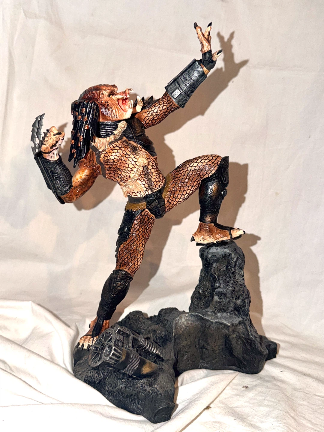 Palisades Predator AVP Collectible Statue - photo 3