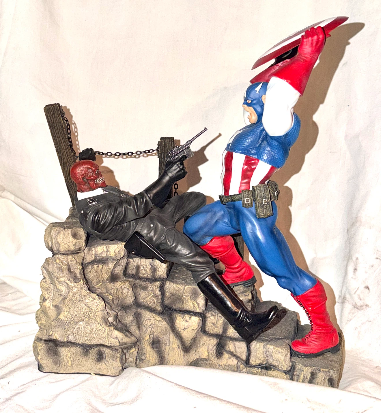 Sideshow Marvel Captain America vs Red Skull Premium Figure - photo 2