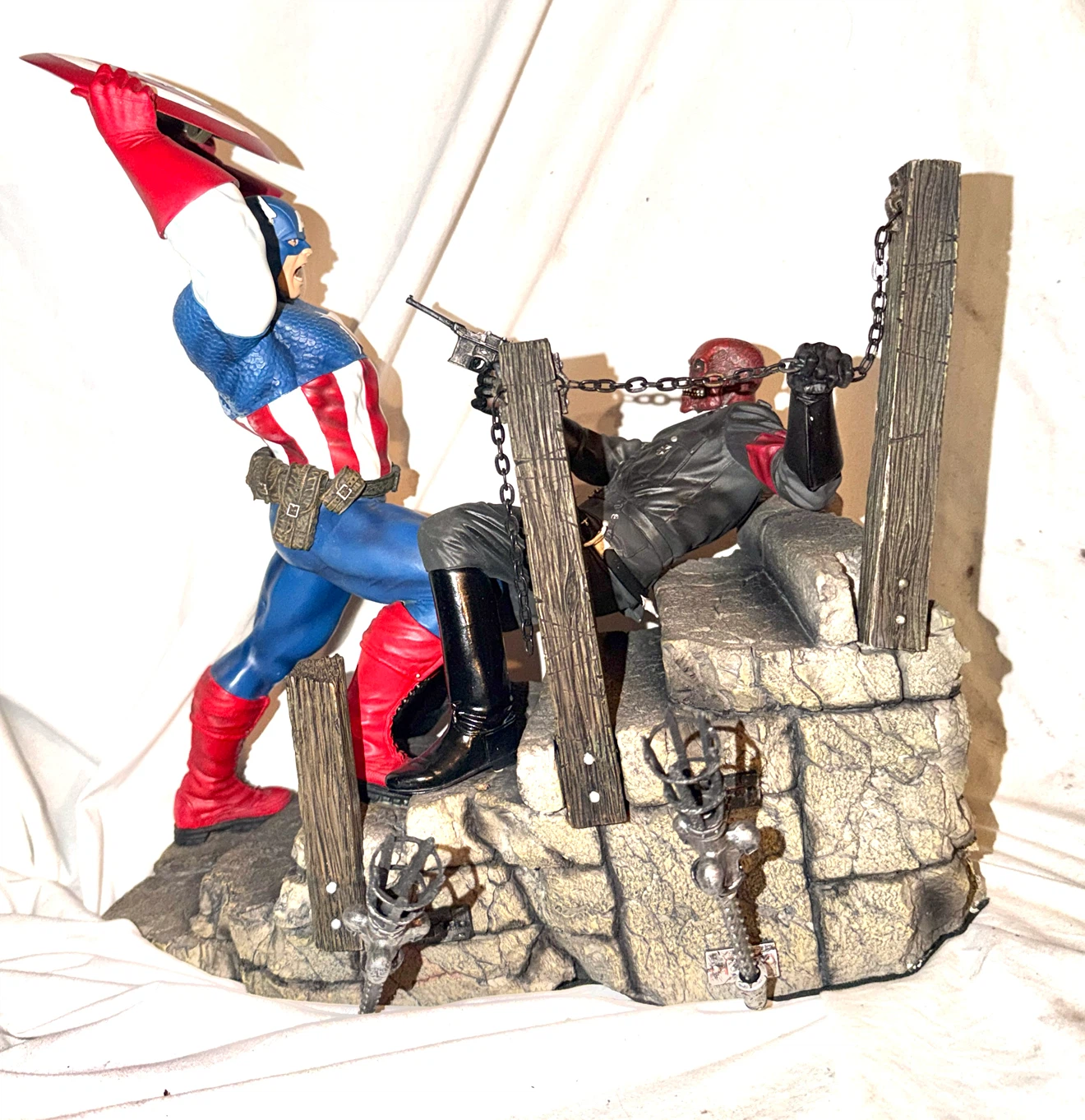 Sideshow Marvel Captain America vs Red Skull Premium Figure - photo 3