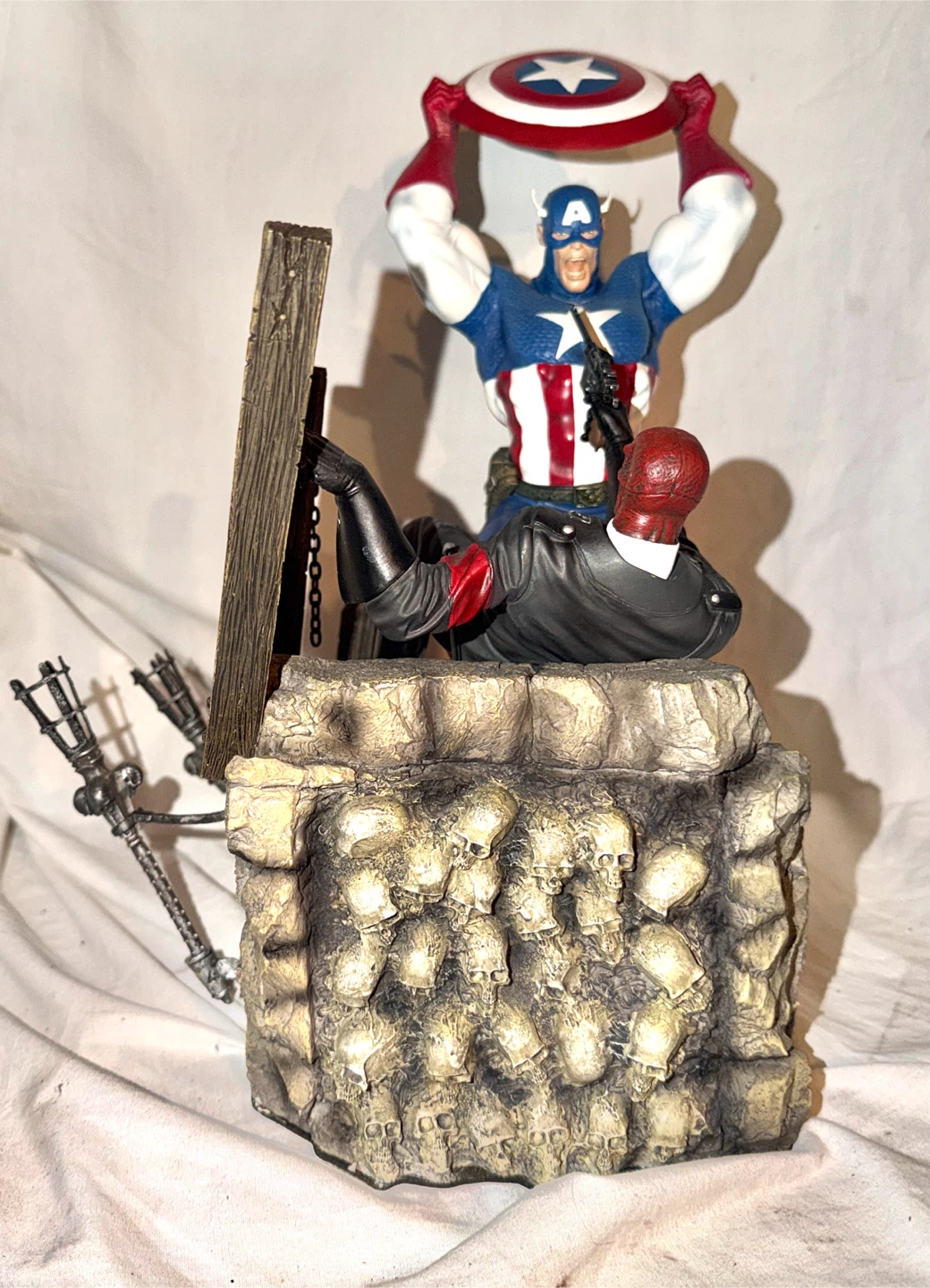 Sideshow Marvel Captain America vs Red Skull Premium Figure - photo 4
