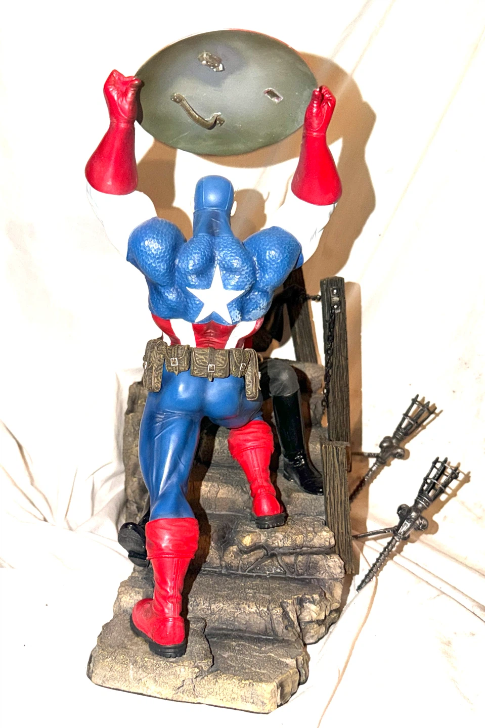 Sideshow Marvel Captain America vs Red Skull Premium Figure - photo 5