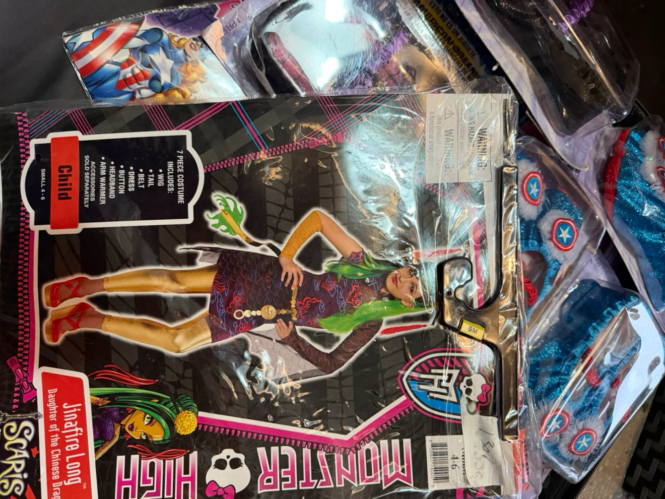 A full bag of 80 pcs of Halloween costumes - photo 5