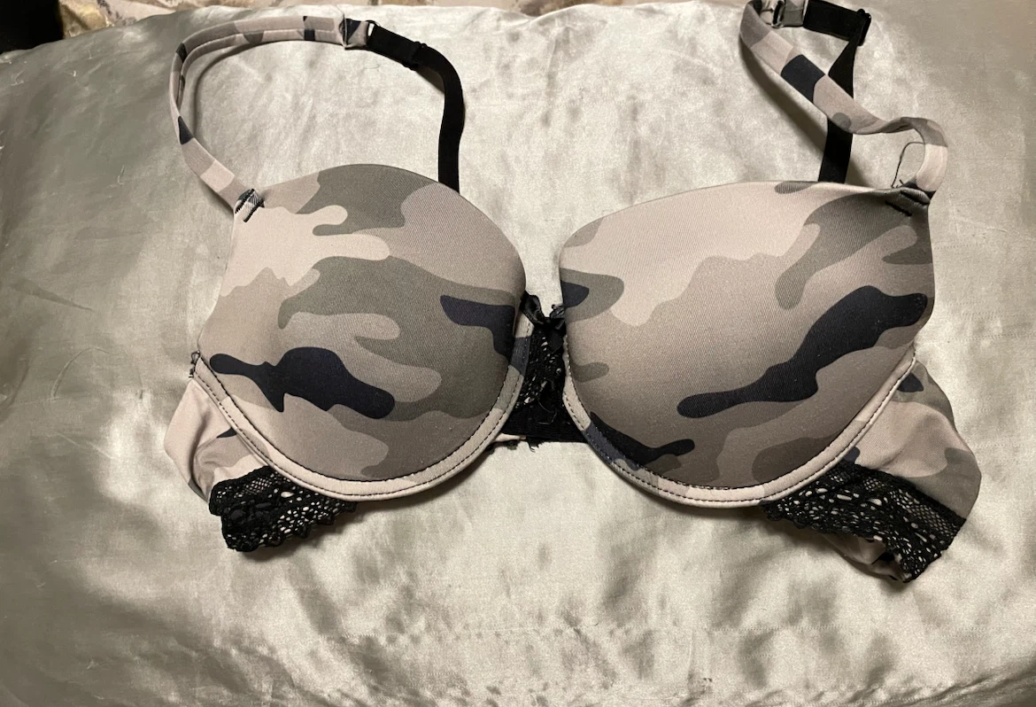🏈 Camo pattern push-up bra