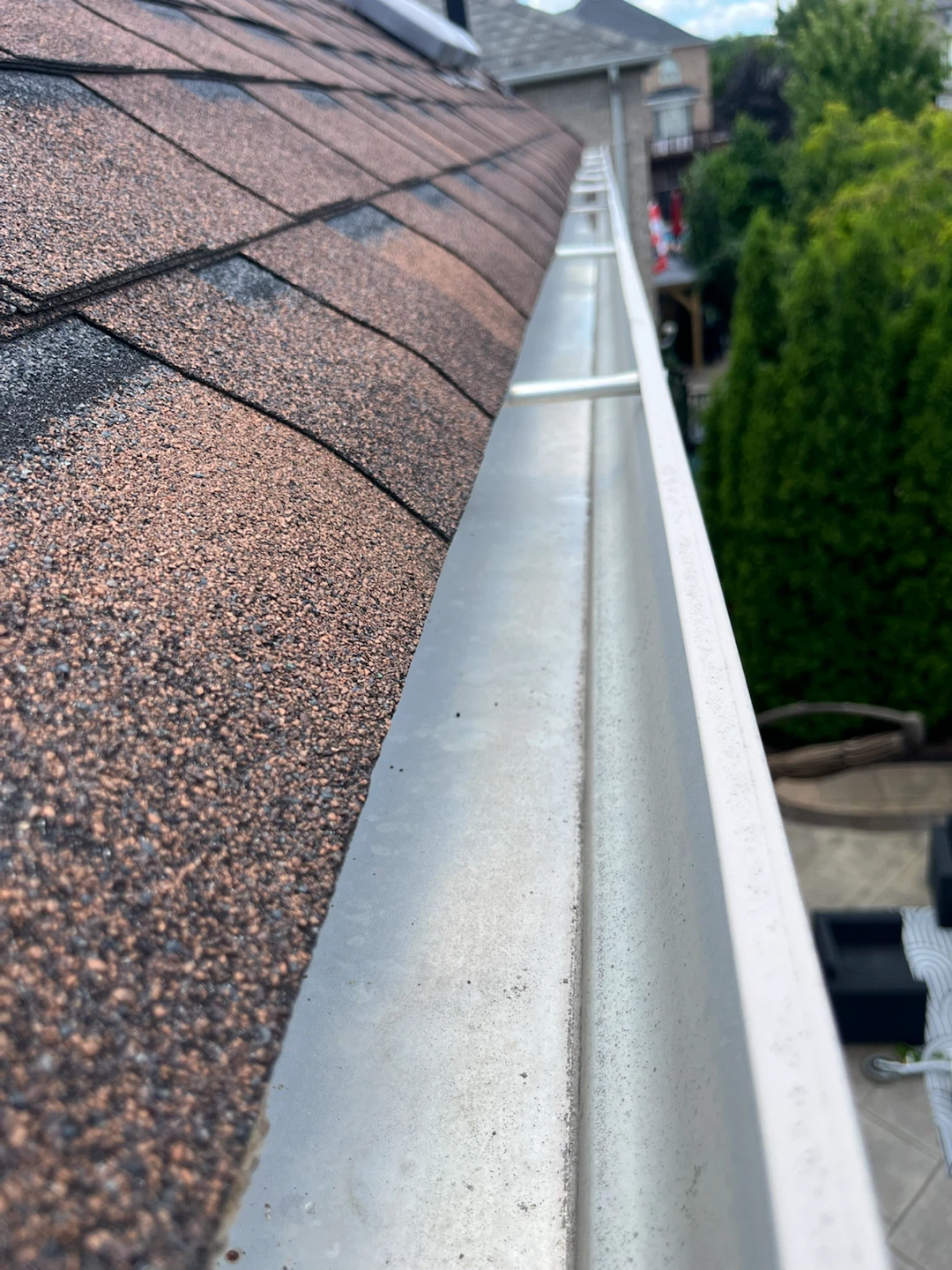 Professional Gutter and Eavestrough Installation - photo 2